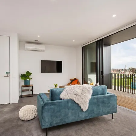 Cbd Location Sunny Warm Free Off Street Parking Apartment